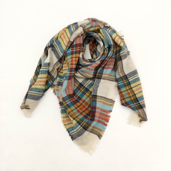 4/$25 Steve Madden Oversized Plaid Wrap Scarf NWT - Picture 3 of 4